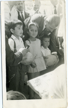 Eduardo Frei Montalva junto a niños