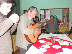 Compartiendo canciones tradicionales en Andacollo. Año 2012.