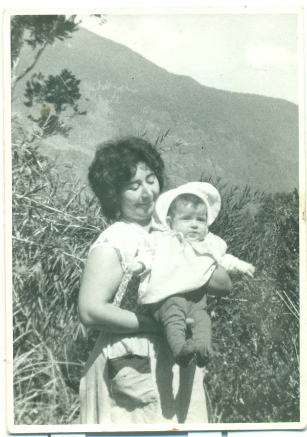 Elisa Gallardo y su hijo
