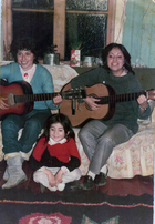 Primas tocando guitarra Primas tocando guitarra