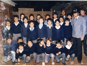 Niños en el cuartel de bomberos