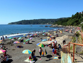 Veraneantes en Playa Grande