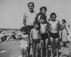 Familia Pérez Muga en la playa grande de Cartagena