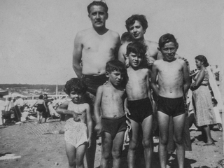 Familia Pérez Muga en la playa grande de Cartagena