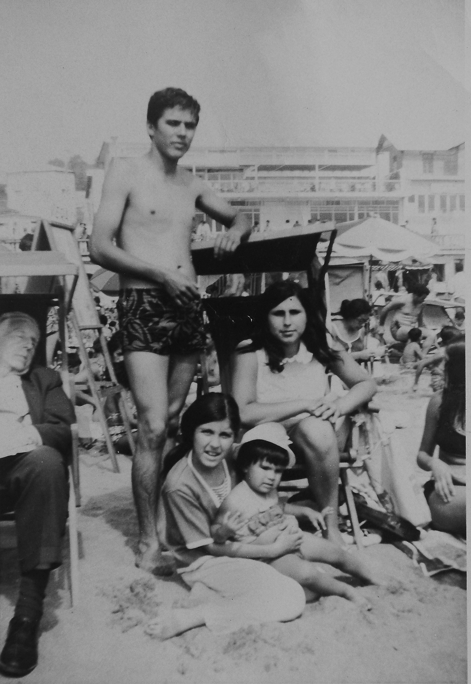 Familia Pérez Urbina en la playa de Cartagena