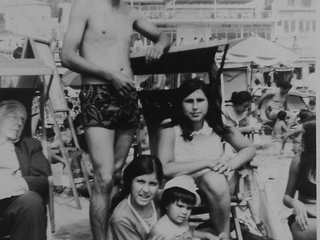 Familia Pérez Urbina en la playa de Cartagena