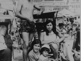 Familia Pérez Urbina en la playa de Cartagena