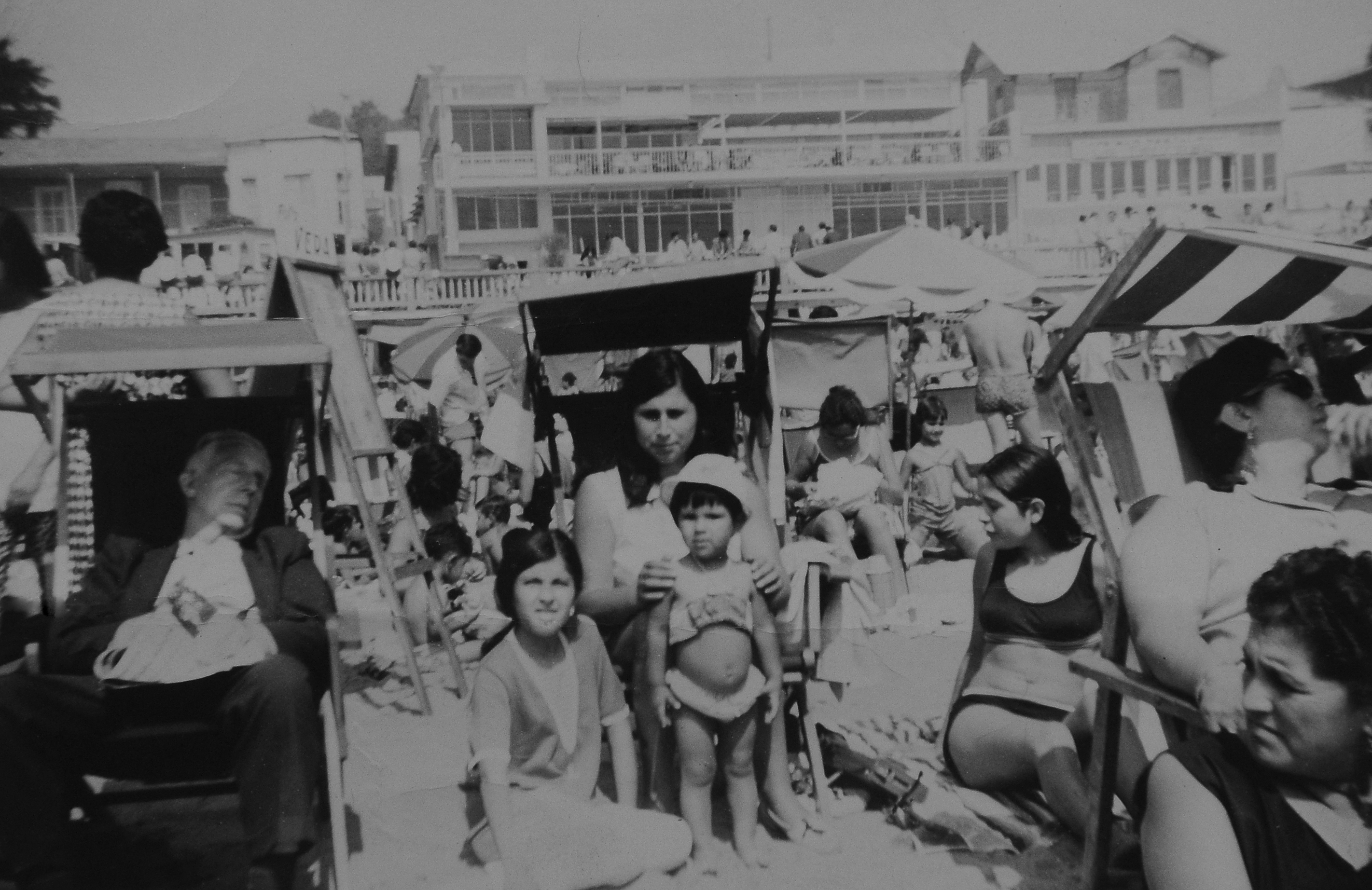 Familia Pérez Urbina en la playa de Cartagena Familia Pérez Urbina en la playa de Cartagena