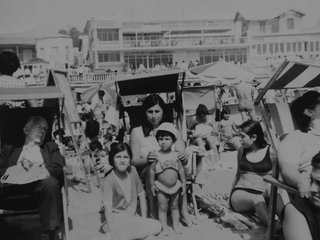 Familia Pérez Urbina en la playa de Cartagena