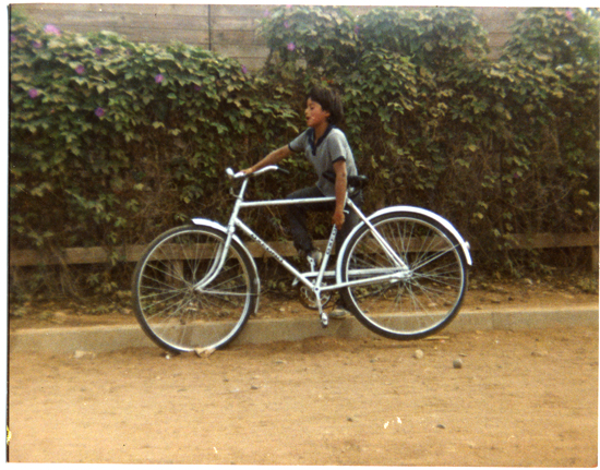 Niño en bicicleta