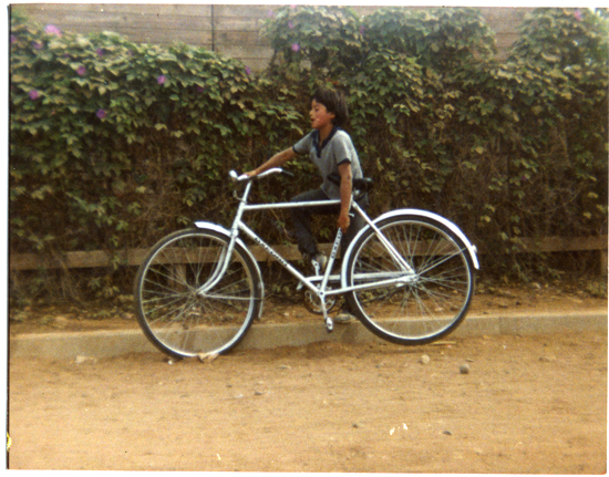 Niño en bicicleta Niño en bicicleta