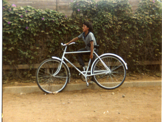 Niño en bicicleta Niño en bicicleta