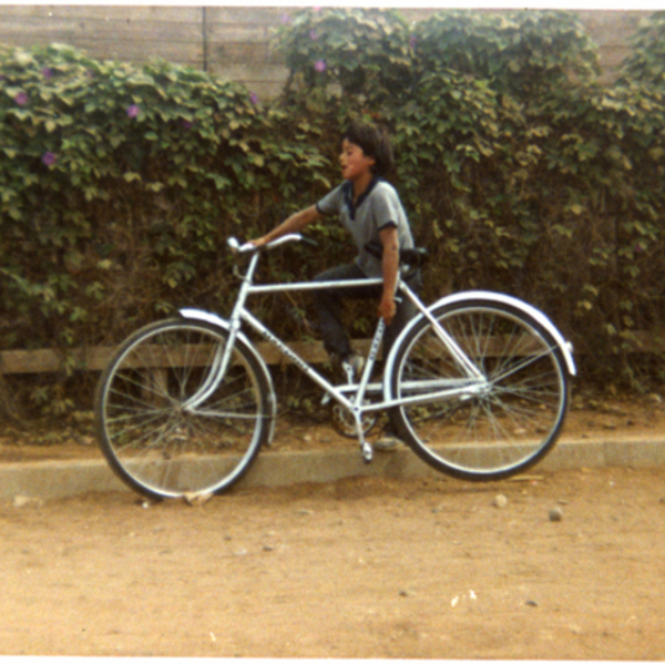 Niño en bicicleta