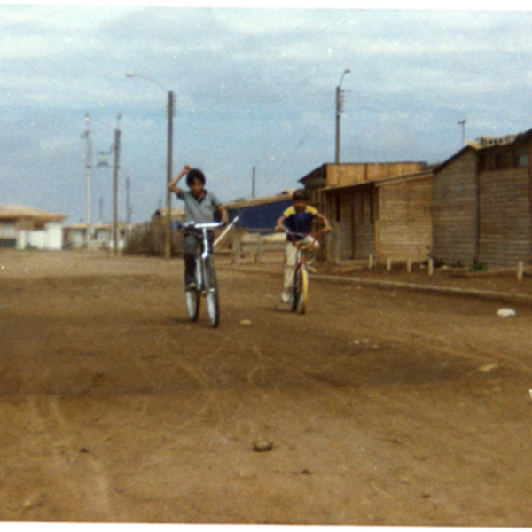 Niños en bicicletas