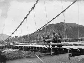 Puente sobre el río Mañihuales