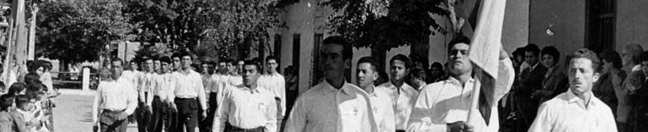 Desfile frente a las autoridades Desfile frente a las autoridades