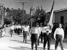 Desfile frente a las autoridades