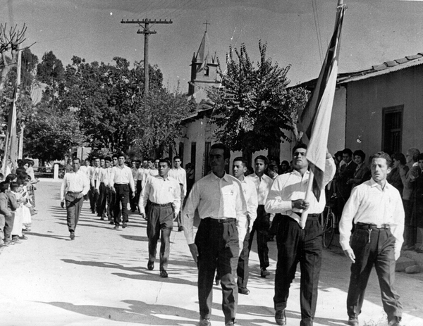 Desfile frente a las autoridades