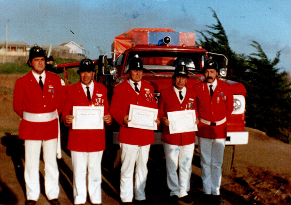 Diplomas de nombramiento a bomberos honorarios