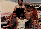 La familia en la Playa Chica