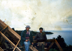 Trabajadores construyendo una casa en el sector de Quillín a orillas del lago. Trabajadores construyendo una casa en el sector de Quillín a orillas del lago.