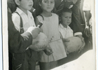 Eduardo Frei Montalva junto a niños