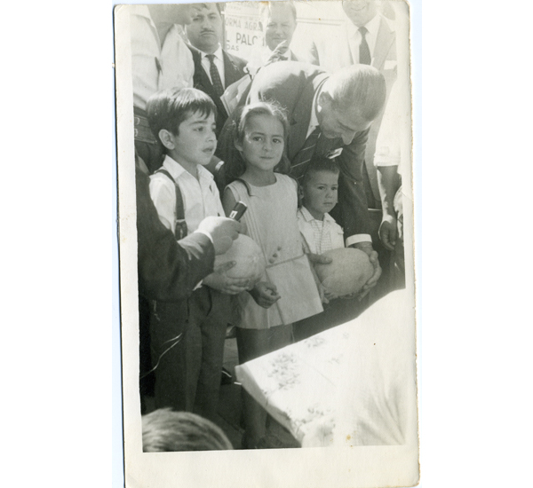 Eduardo Frei Montalva junto a niños Eduardo Frei Montalva junto a niños