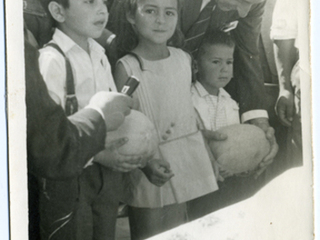 Eduardo Frei Montalva junto a niños