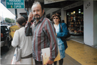 Lautaro Voltaire y su hermana Millaray en el terminal de buses