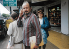 Lautaro Voltaire y su hermana Millaray en el terminal de buses