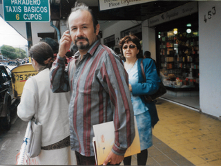 Lautaro Voltaire y su hermana Millaray en el terminal de buses