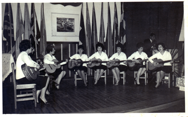 Profesoras tocando guitarra