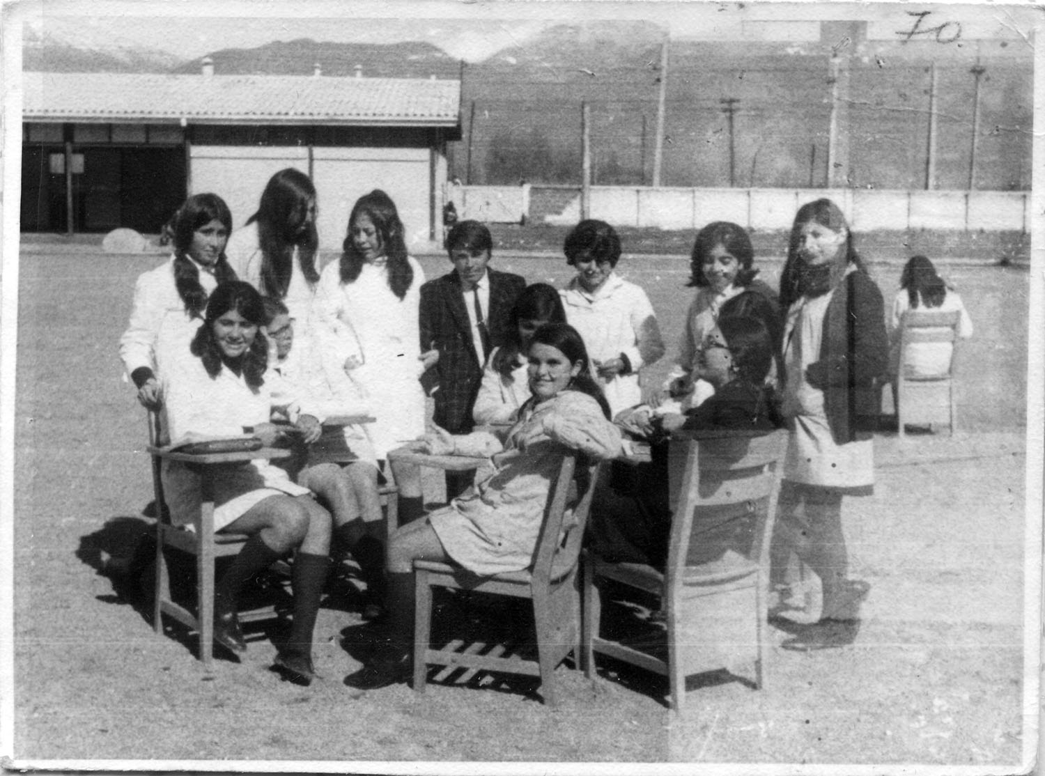 Alumnos en recreo Alumnos en recreo