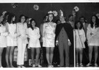 Reina y rey feo con su corte Reina y rey feo con su corte