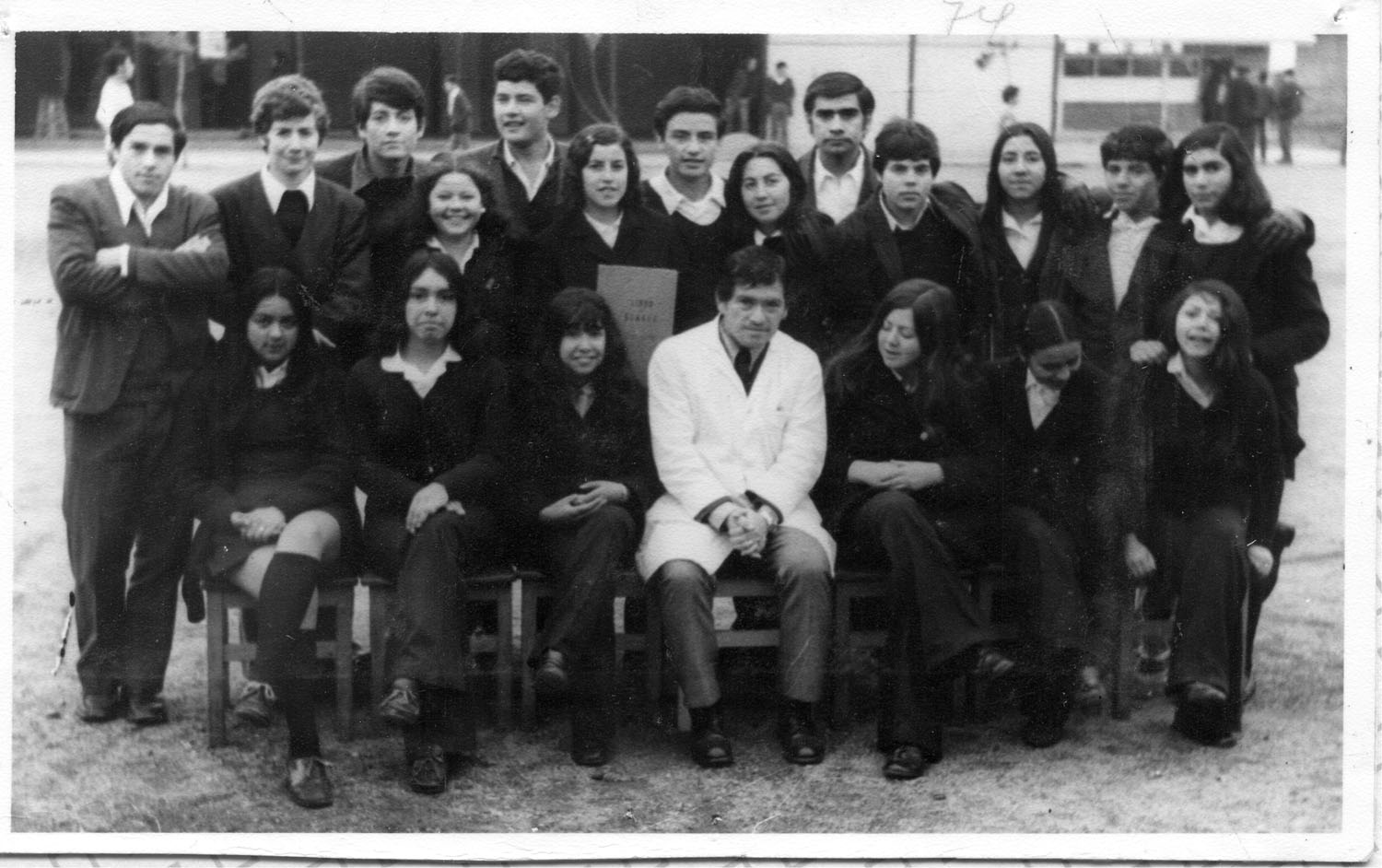 Alumnos de cuarto medio Alumnos de cuarto medio
