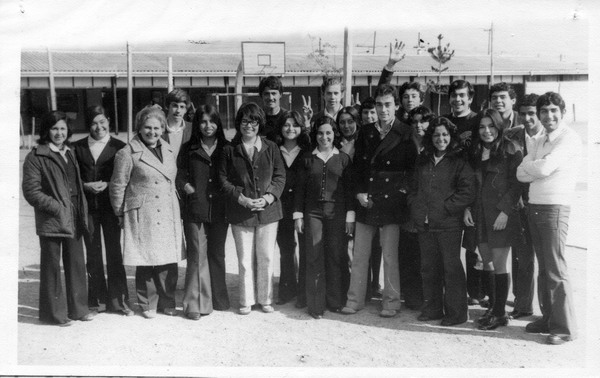 Profesora y alumnos Profesora y alumnos