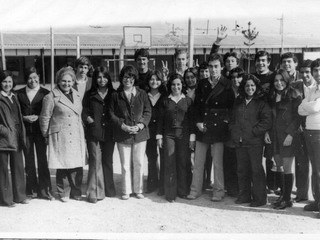 Profesora y alumnos Profesora y alumnos