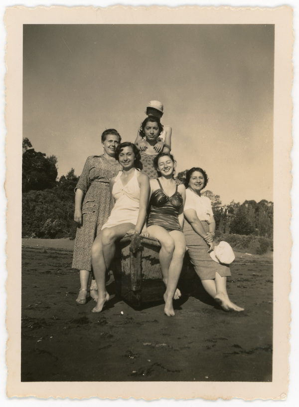 Chicas en el bote