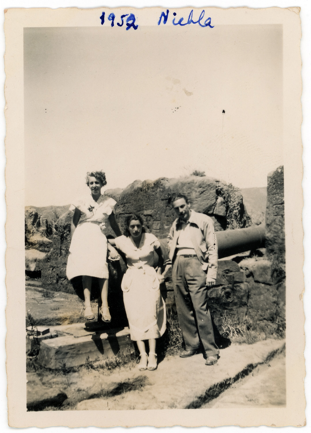 Nancy de paseo con amigos en Castillo de Niebla