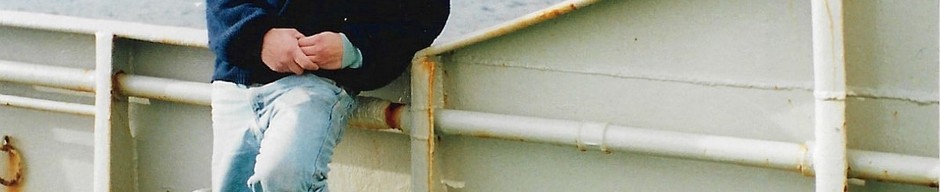 Joven a bordo de buque pesquero Joven a bordo de buque pesquero