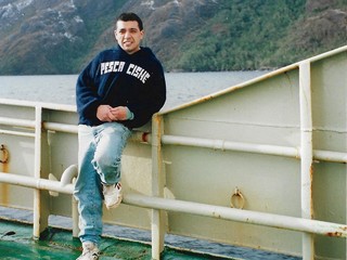 Joven a bordo de buque pesquero Joven a bordo de buque pesquero