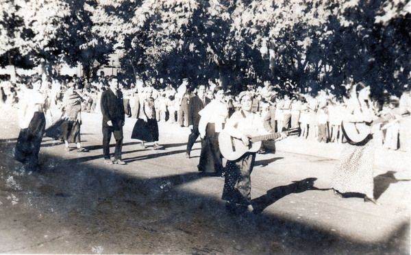 Desfile por las calles Festival de San Bernardo