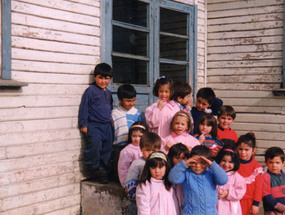 Los niños del kínder posando