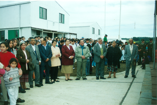 Vecinos en inauguración Población