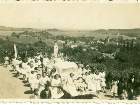 Procesión en honor a Virgen María