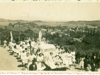 Procesión en honor a Virgen María Procesión en honor a Virgen María