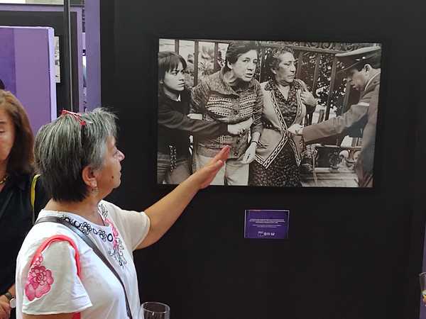 “Si la mujer no está, la democracia no va: Resistencia femenina durante la dictadura” “Si la mujer no está, la democracia no va: Resistencia femenina durante la dictadura”