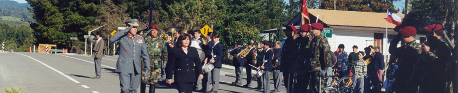 Desfile cívico militar en Las Cascadas