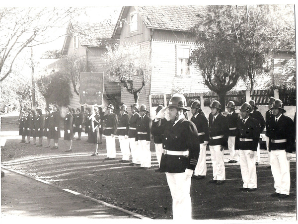 Bomberos junto a Centro de Damas