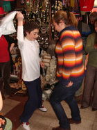 Bailando cueca en nuestro pasillo